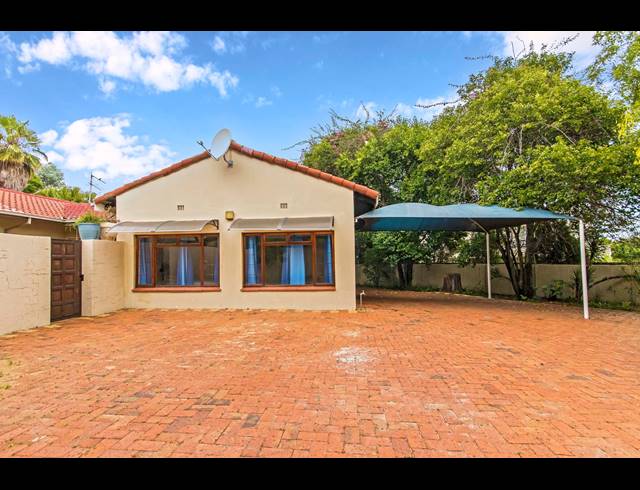 2 BEDROOM APARTMENT TO LET IN GALLO MANOR